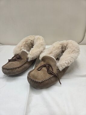 UGG Australia Sheepskin Moccasin Slippers Brown Women’s Size 6 Cozy Lined
